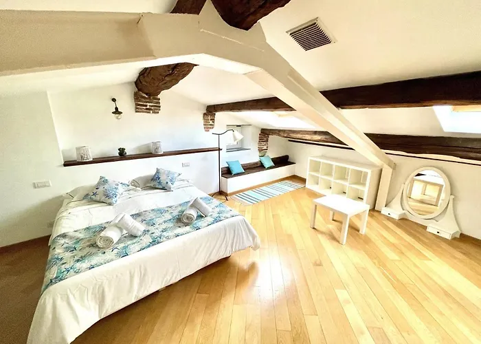 Cozy Loft Marina View Savona